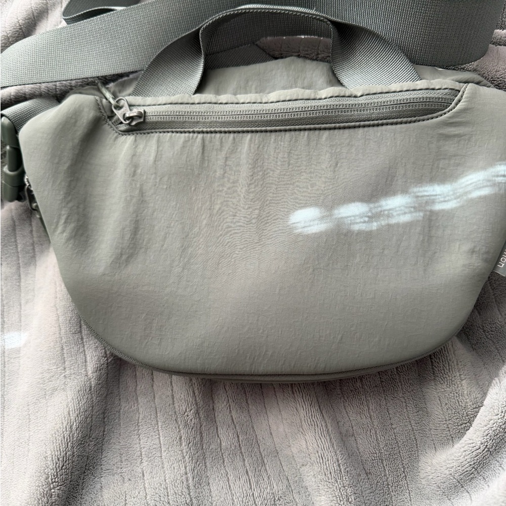 lululemon athletica Sage Crossbody Bag - Picture 2 of 2
